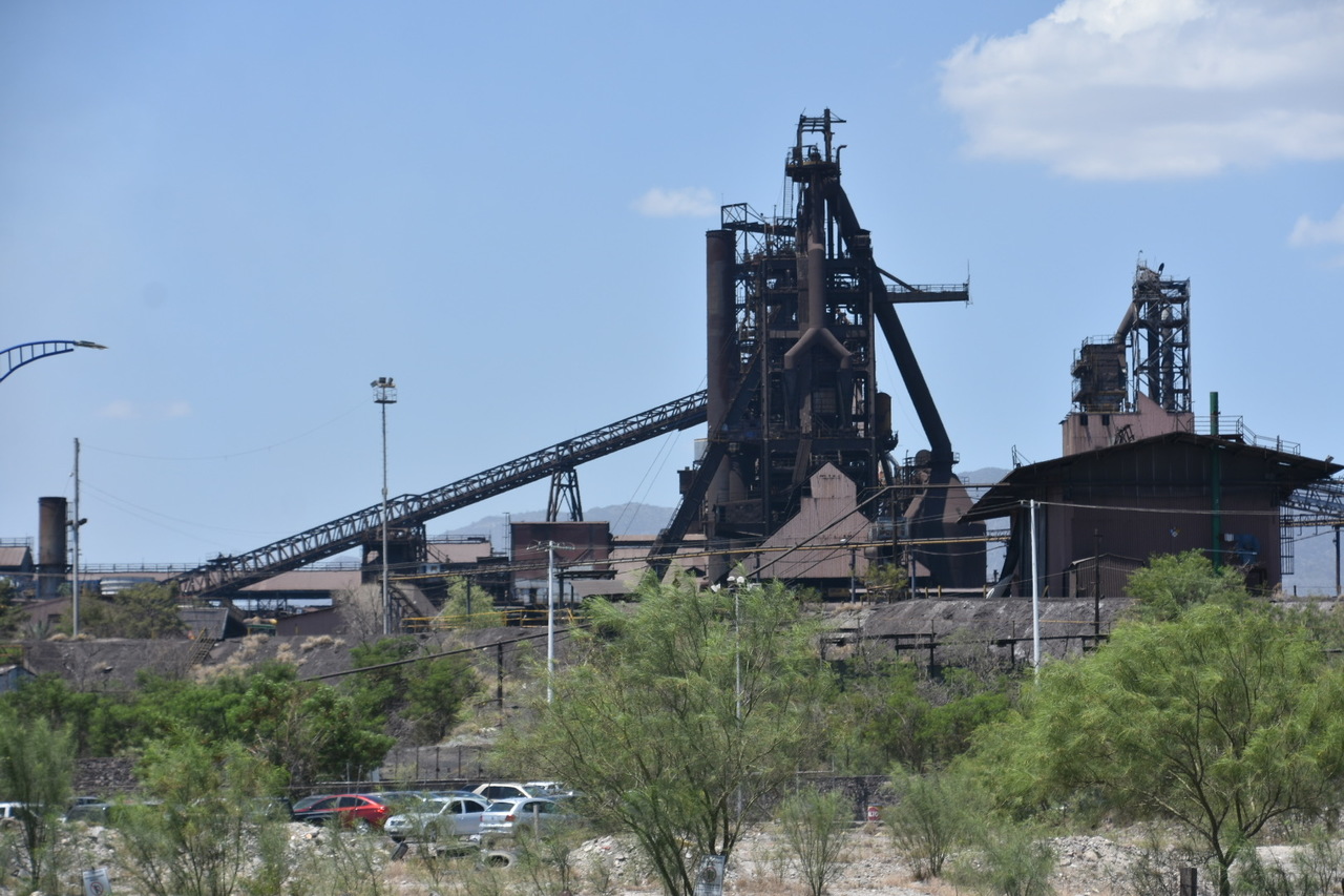 De bolsos, aguijonazos y acero