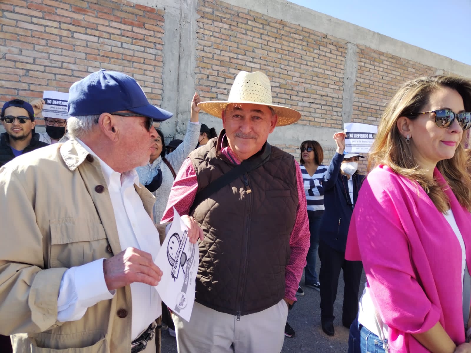 Muestran políticos su lado ciudadano