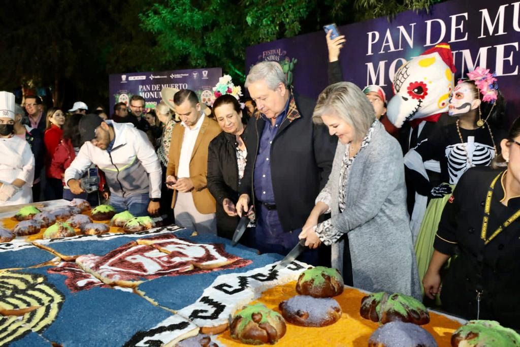 Clausuran festival con Pan de Muerto Monumental