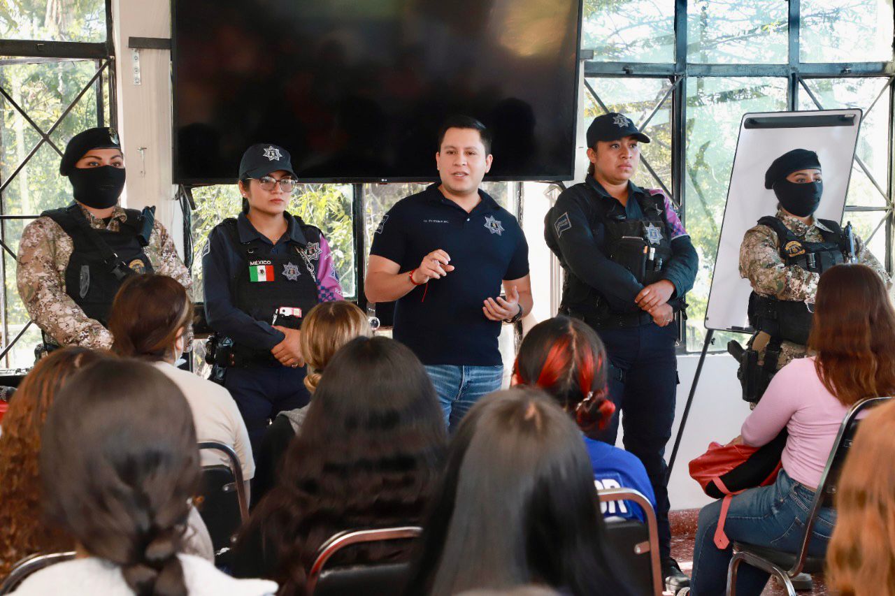 Se unen más universitarias a grupos de WhatsApp de seguridad