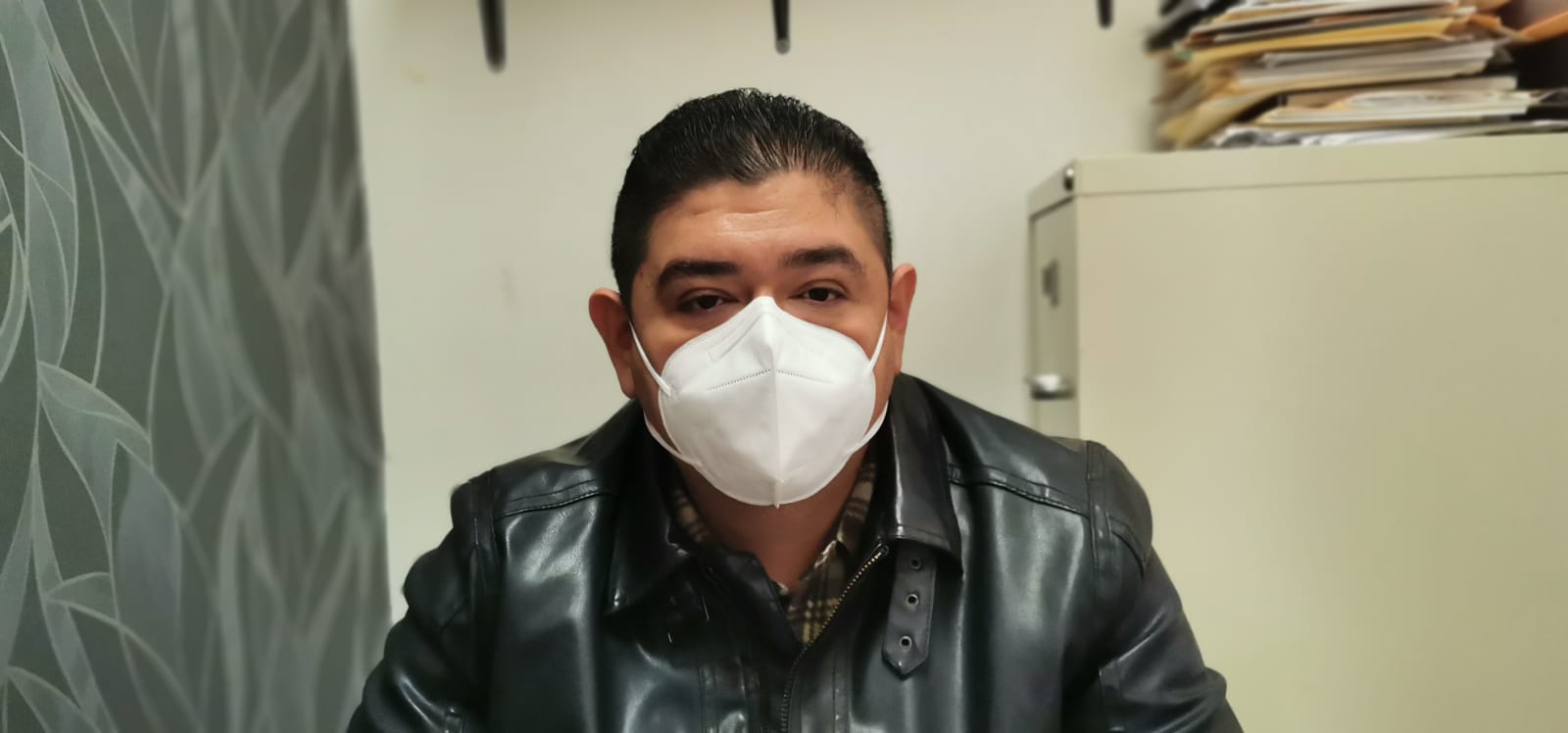 Dan primera parte del aguinaldo a trabajadores de la salud