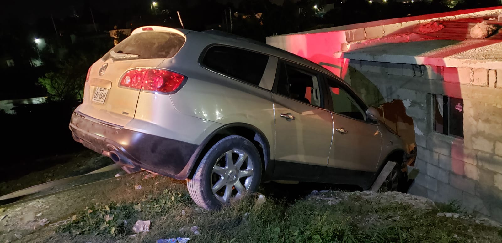 Menor ingresa a domicilio con camioneta
