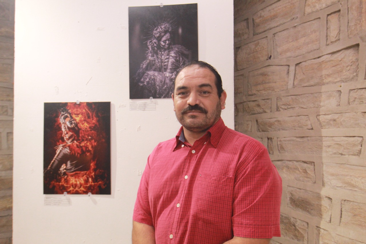 Expone David Pérez su colección de catrinas en Ciudad Acuña