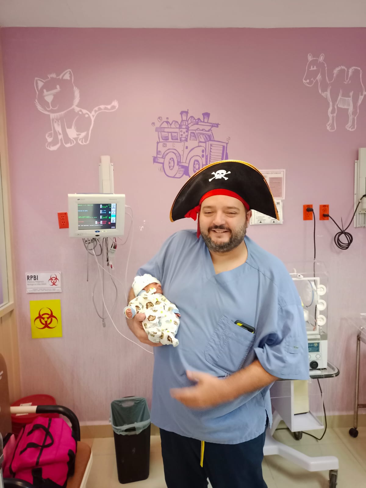 Dan de alta a bebé prematuro, nació de 27 semanas