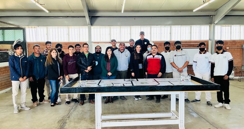 Participan alumnos de Cecytec en concurso de Robótica