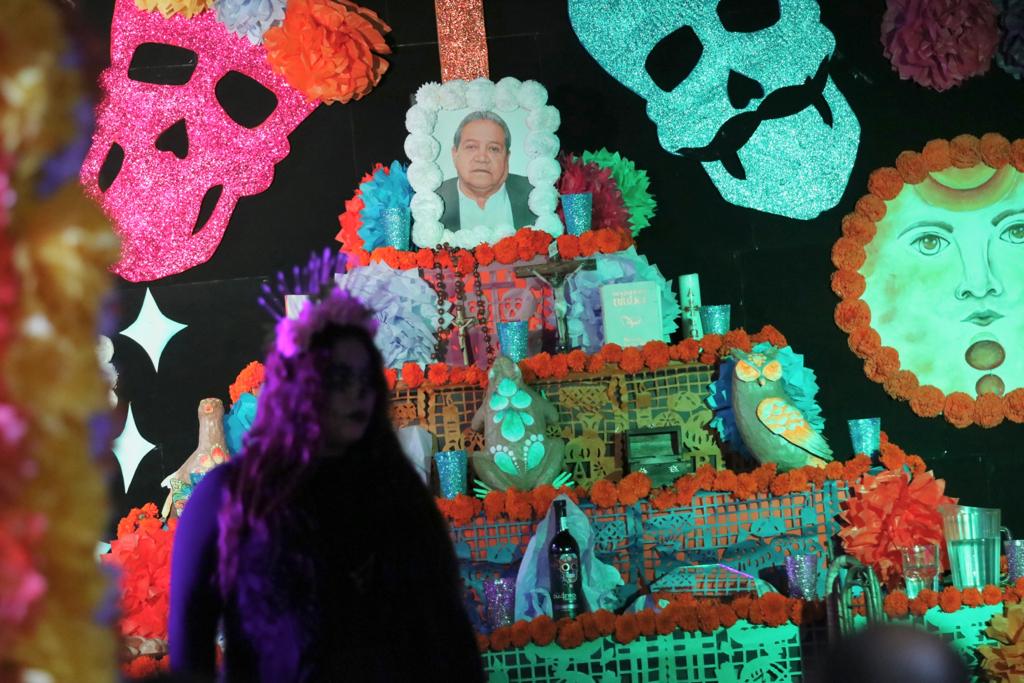 Realizan SNTE altar en honor a Julián Montoya