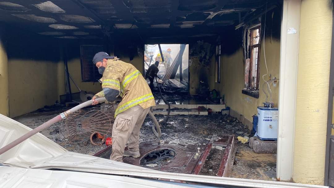 Fuga de gas en tanque consume vivienda en Nueva Rosita