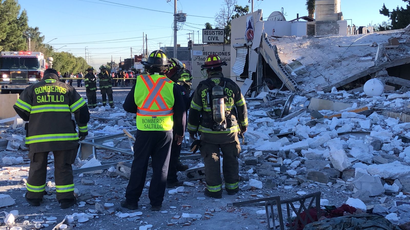 Acumulación de gas provoca fuerte explosión sobre calle Urdiñola