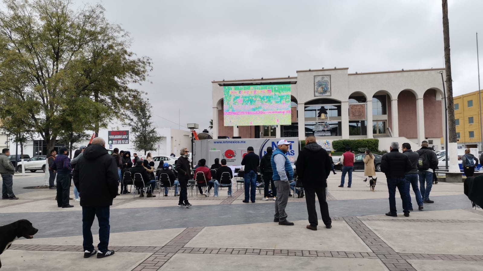 Monclovenses aguantaron el frío por apoyar a México