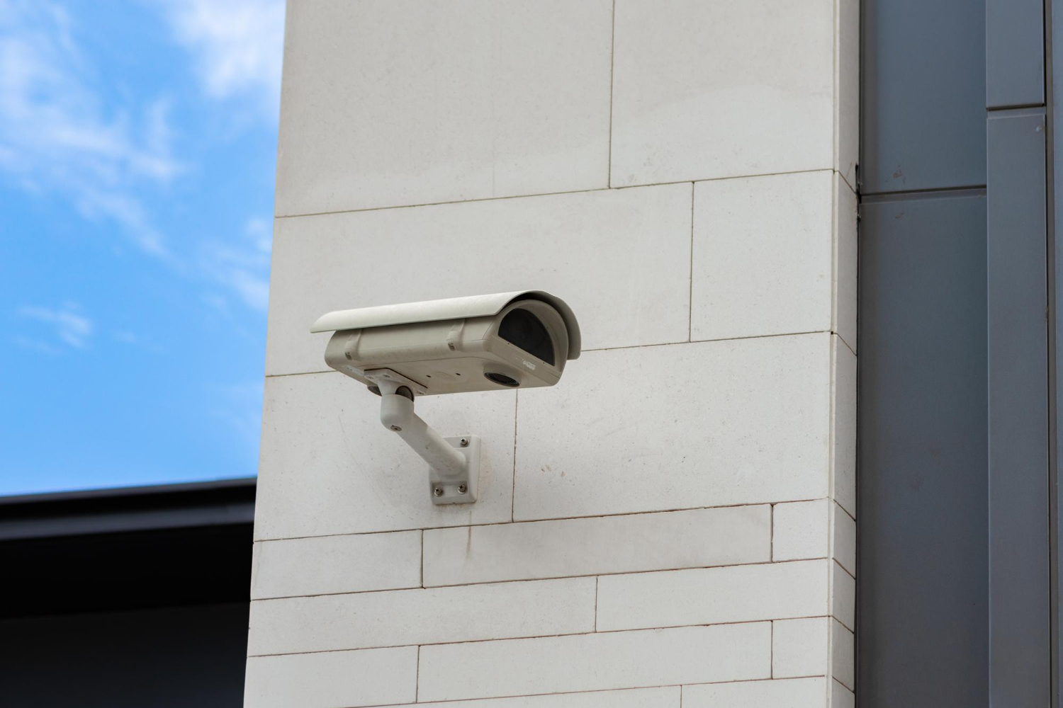 Esperan escuelas programa innovador de instalación de cámaras de video vigilancia