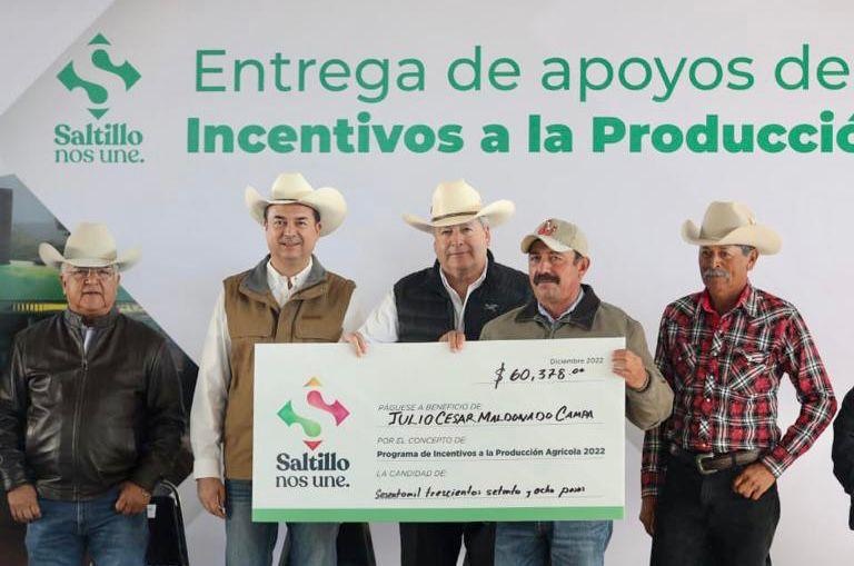 Entrega Chema Fraustro apoyos rurales a 2 mil 500 productores