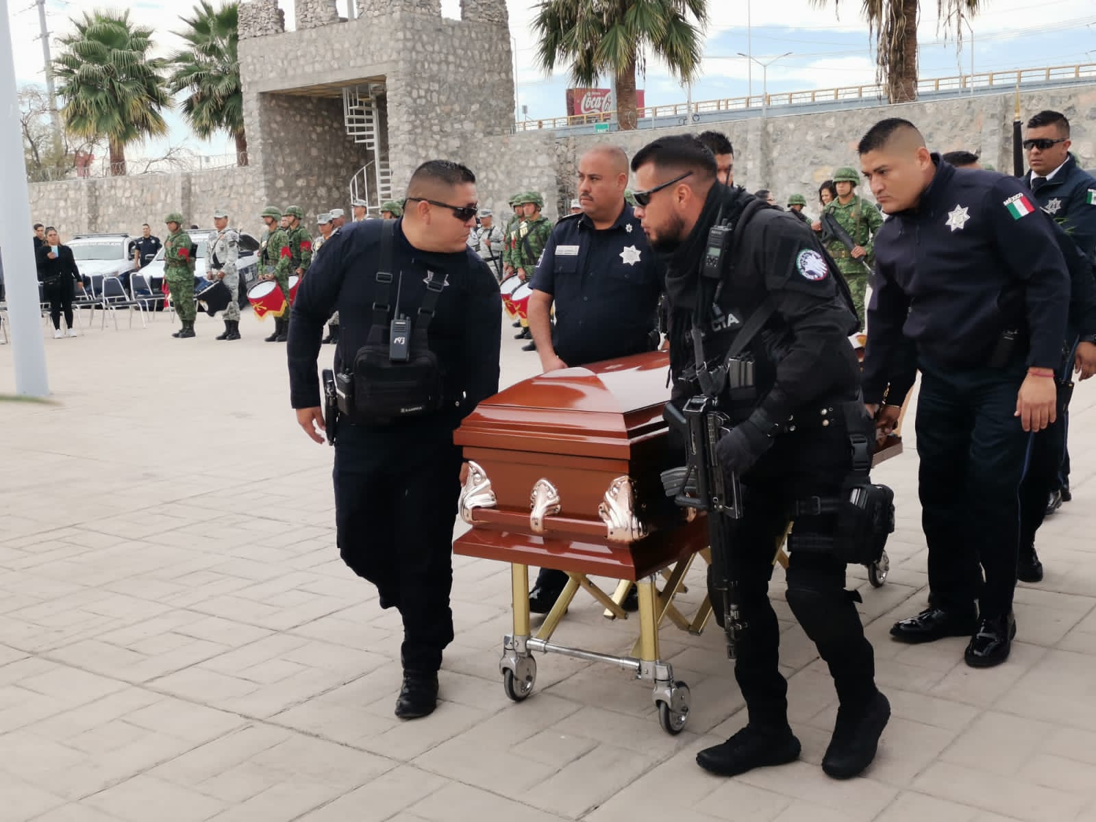 Dan último adiós a policía fallecido en Torreón