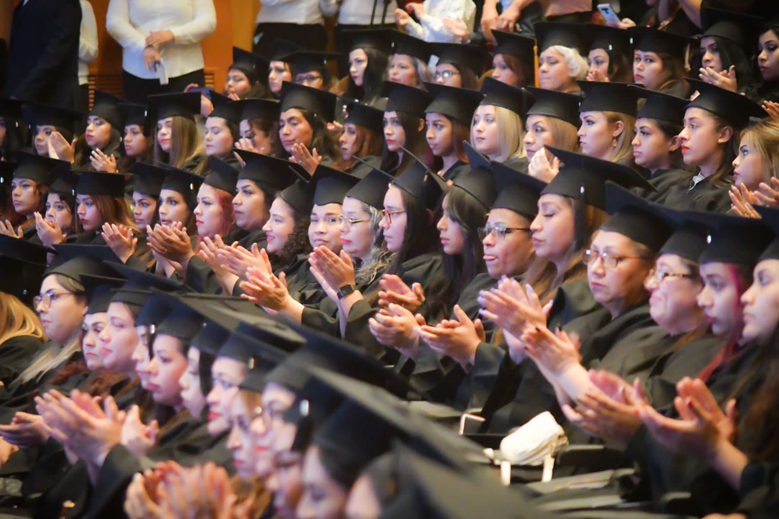 Concluyen 451 mujeres de Piedras Negras la prepa abierta