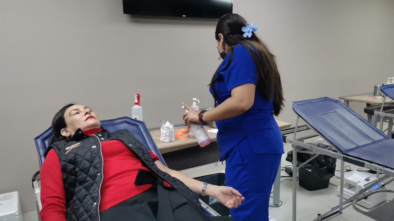 Trabajadores municipales de Piedras Negras donan sangre