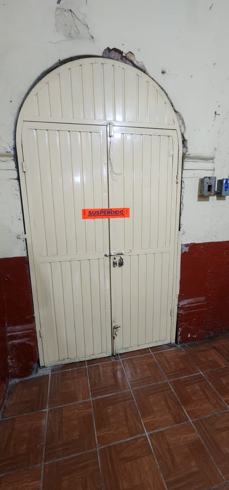 Suspende Dirección de Alcoholes bares por venta fuera de horario