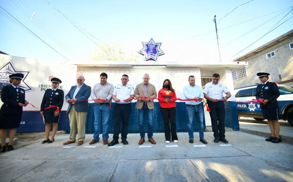 Rehabilitan caseta de vigilancia en colonia Jacarandas de Torreón