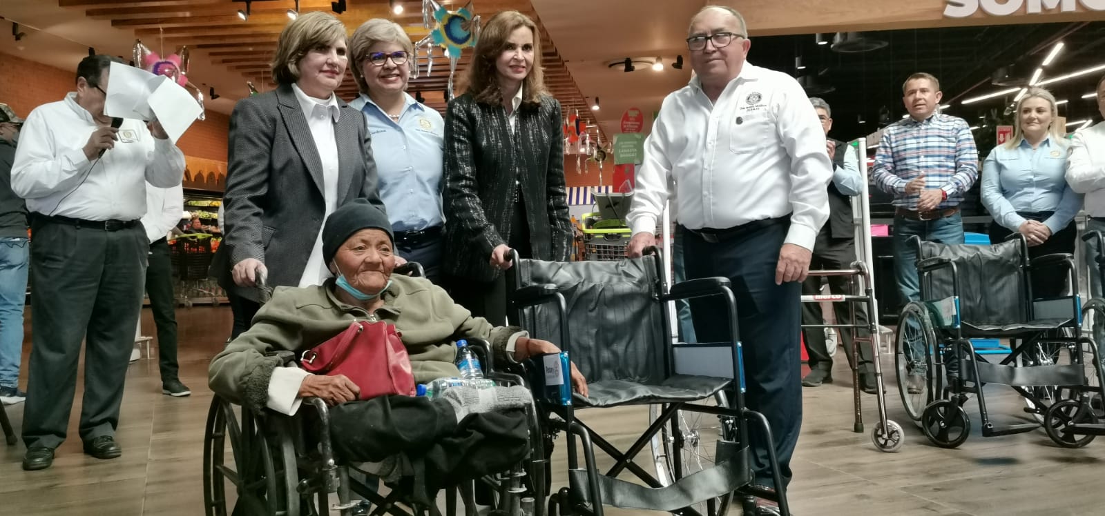 Club Rotario Monclova cierra año con entrega de sillas de ruedas