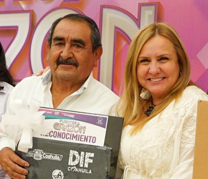 Más de 2 mil 200 adultos mayores participan como empacadores voluntarios