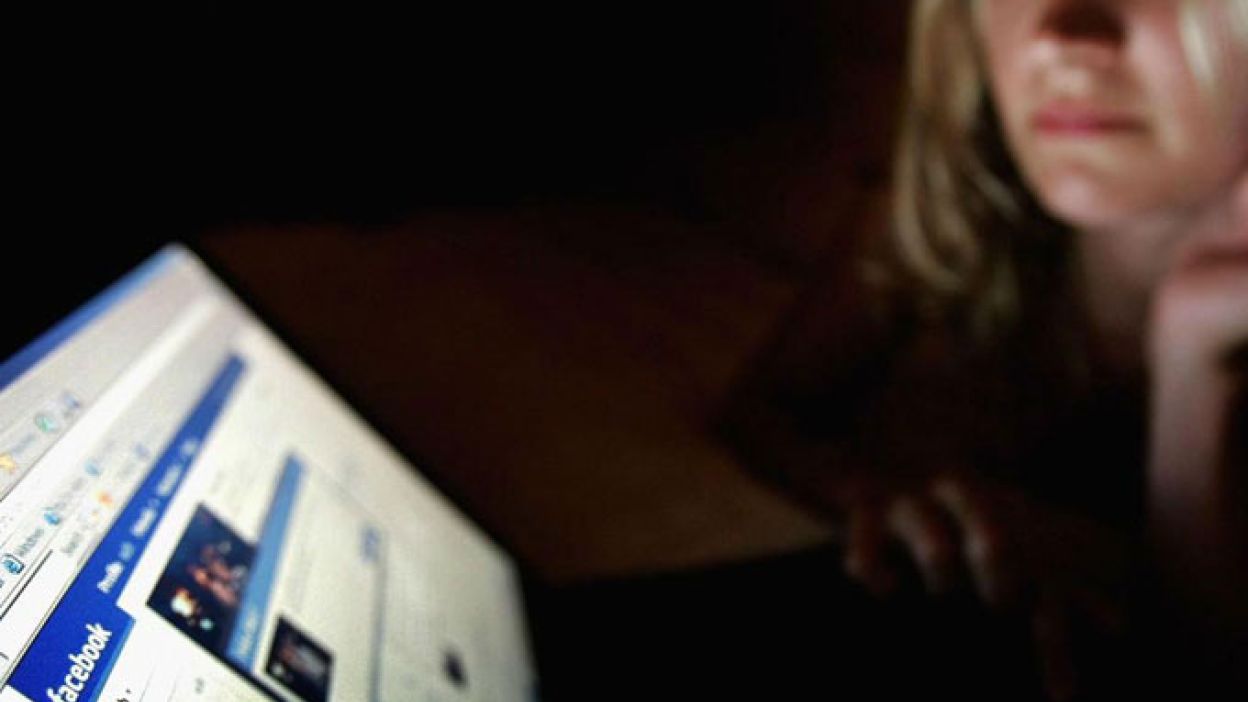 Buscan tipificar el ‘stalkeo’ como delito