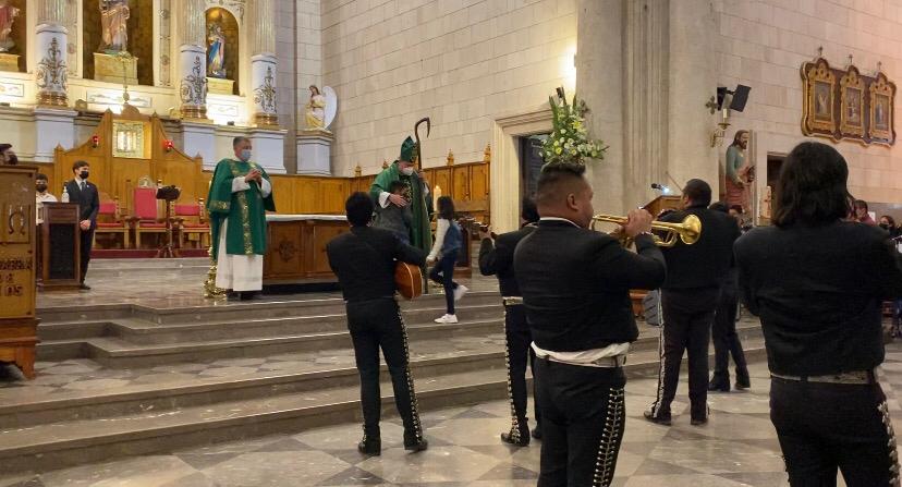Festeja obispo de Saltillo su octavo aniversario episcopal