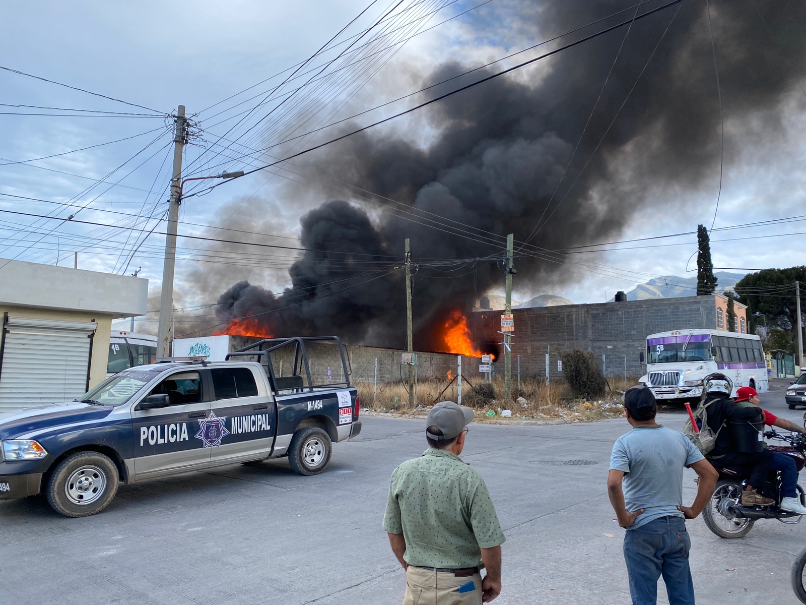 Se incendia lavado de autos en la colonia Vista Hermosa