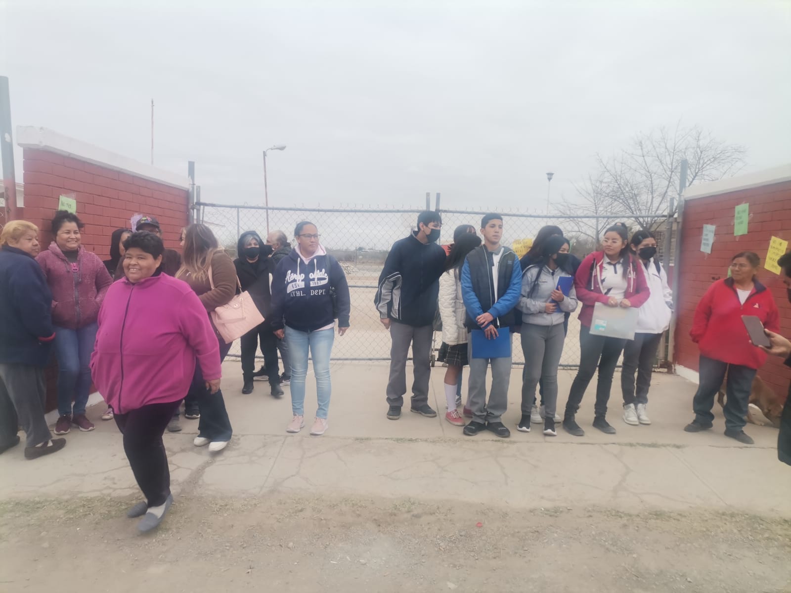 Toman instalaciones del Cobac Rancherías, piden destitución del director y psicóloga por acoso escolar