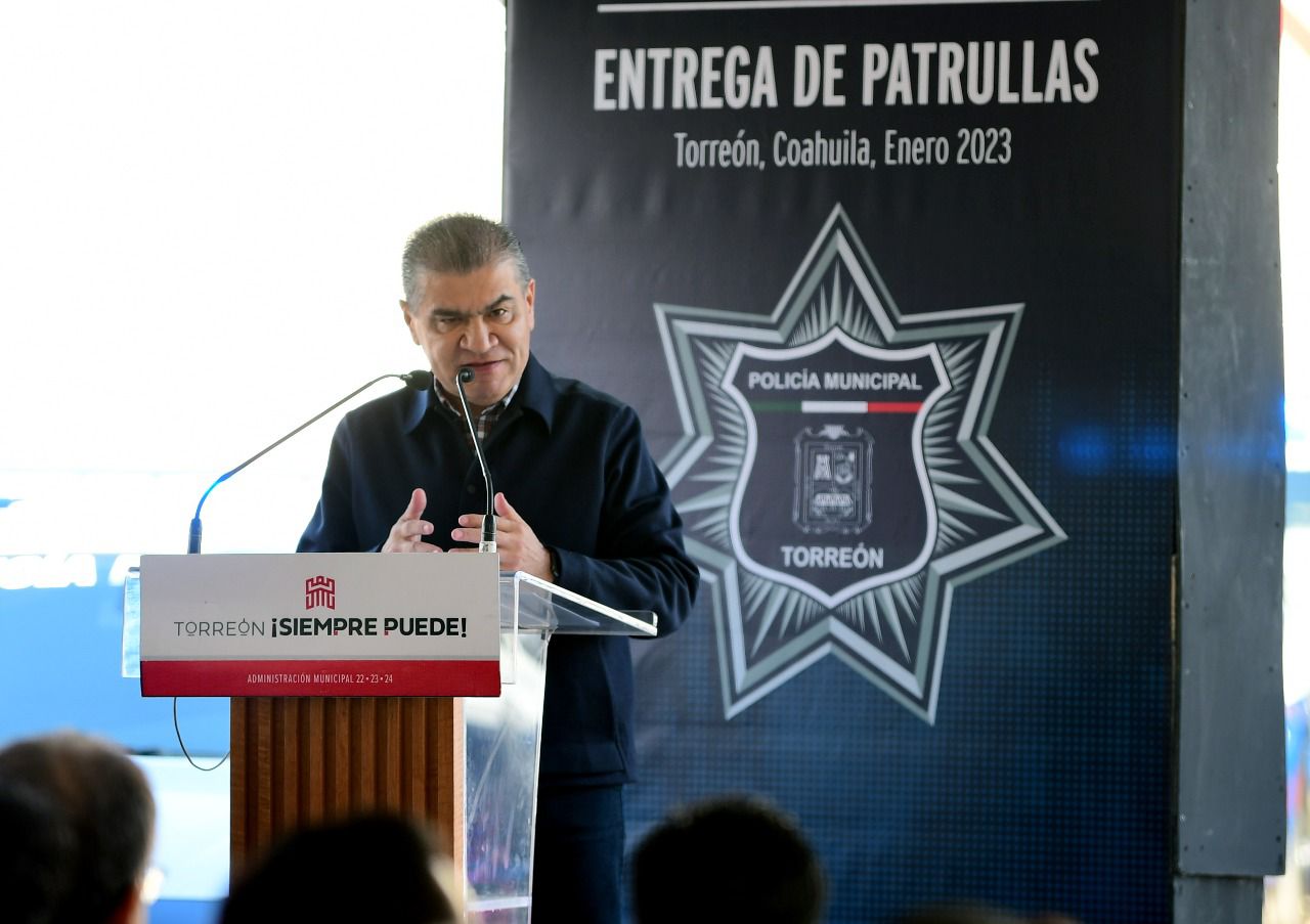 Entregan MARS y Cepeda patrullas a policía de Torreón