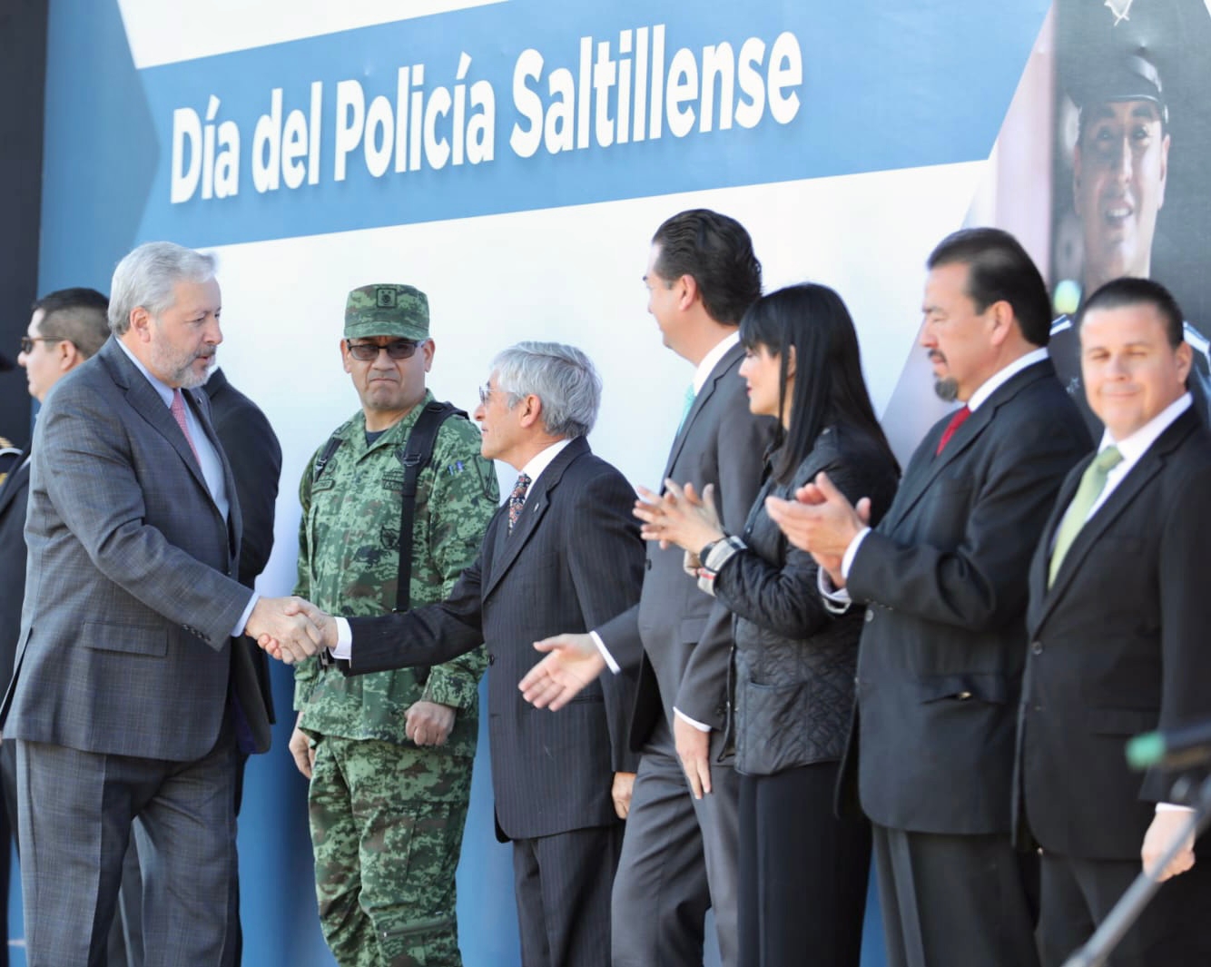 Celebran Chema Fraustro y estudiantes el Día del Policía Saltillense