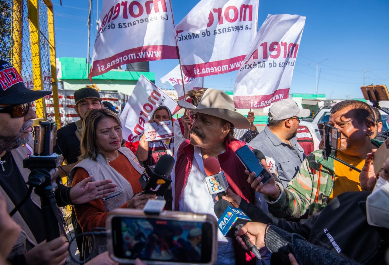 Reciben comerciantes del Mercado de Abastos de Saltillo a Armando Guadiana, quien trabajará en beneficio de la economía de Coahuila