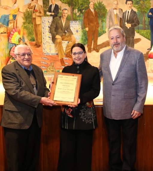 Reconocen vida y trayectoria de Mabel Garza Blackaller