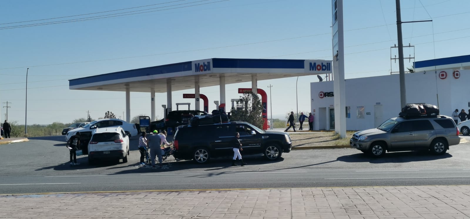 Paisanos reactivaron negocios y comercios a su paso