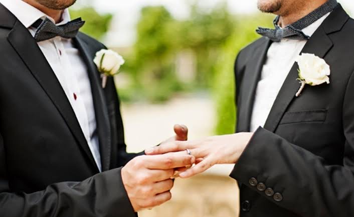 Cierra Iglesia la puerta a matrimonios igualitarios