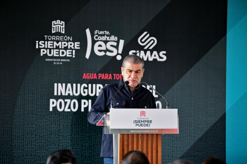 Entregan Riquelme y Cepeda pozo de agua en Plaza Madero