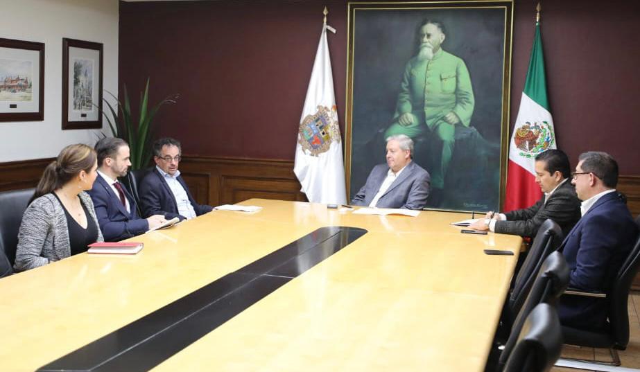 Promueve Alcalde ante embajador del Reino Unido el trabajo industrial de la región