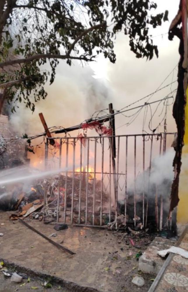 Bomberos Acuden A Apagar Incendio Y Los Agreden