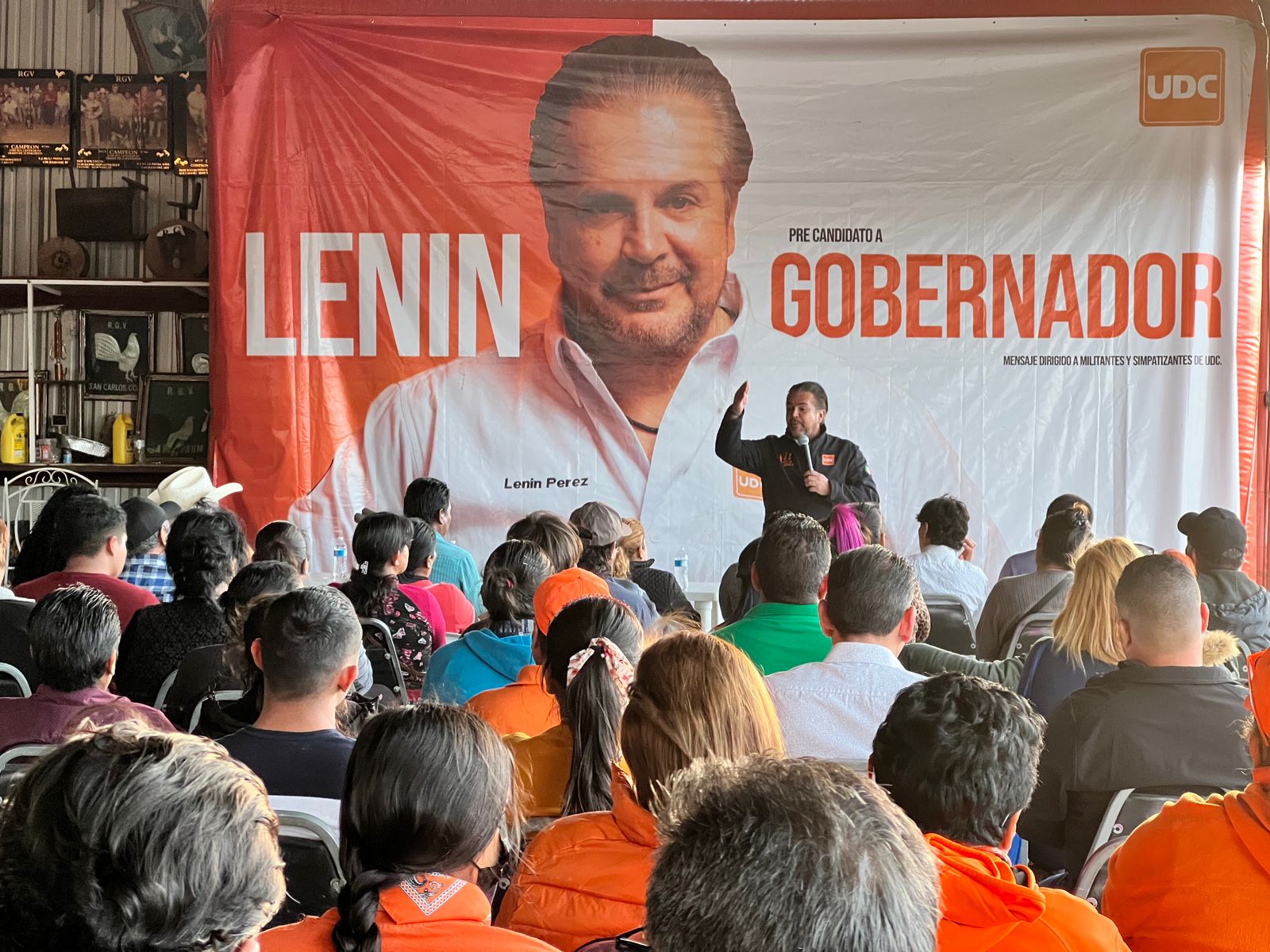 MILITANTES DE UDC DE COMUNIDADES RURALES DEL MUNICIPIO DE JIMÉNEZ, COAH. EXPONEN ANTE LENIN PÉREZ, PRECANDIDATO A LA GUBERNATURA LA FALTA DE SOLUCION A NECESIDADES BÁSICAS.
