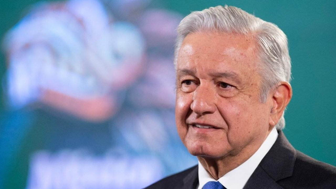 Es un honor, no estar con Obrador