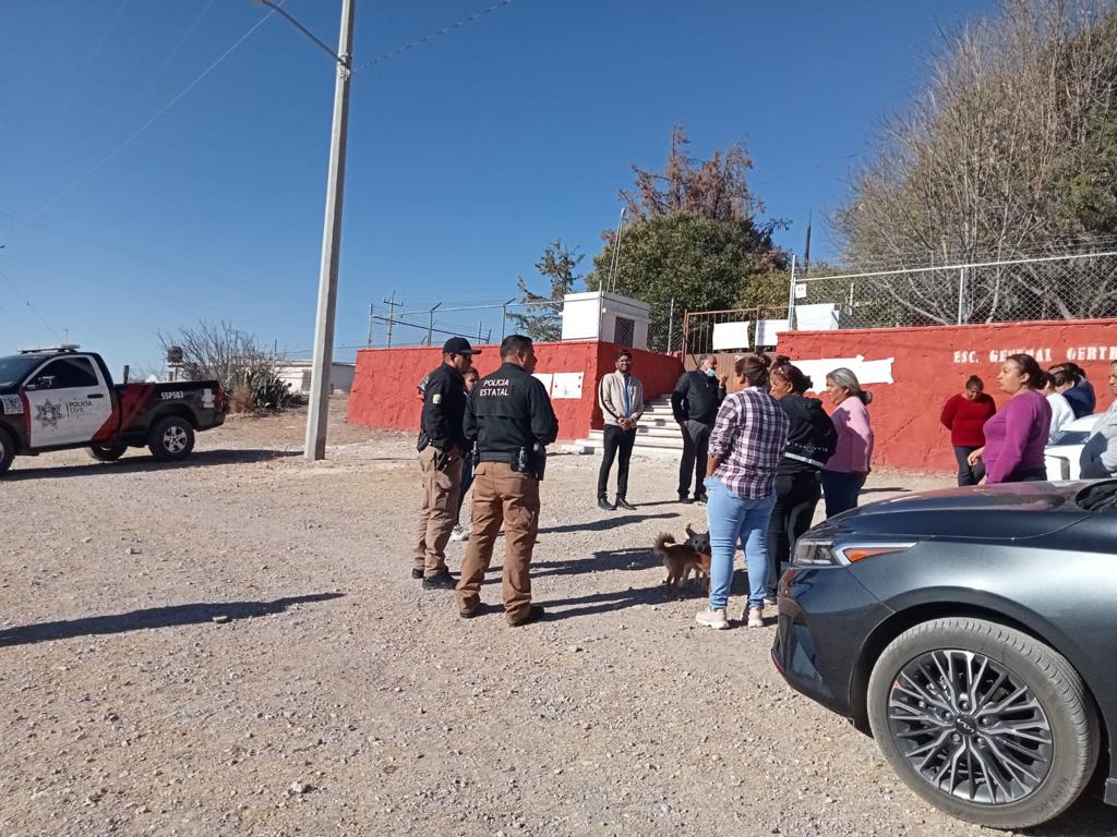 Suspenden a profesor por repartir propaganda política
