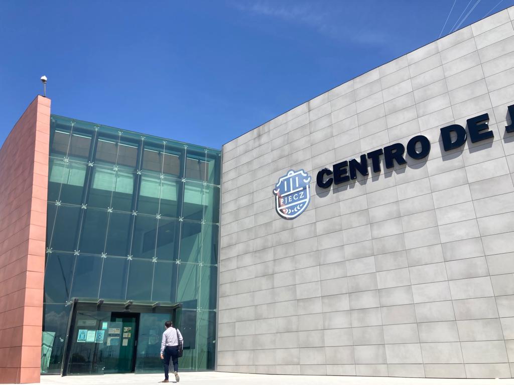 Sentencian a ex policía por violación