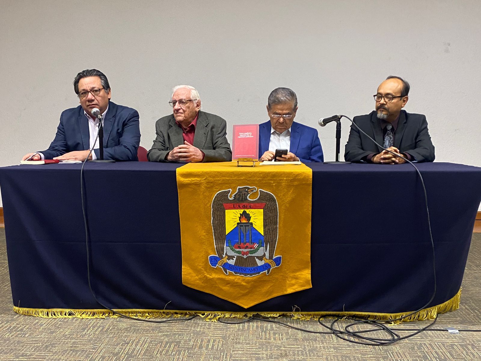 Presenta Ricardo Mendoza su libro “Entre Zopilotes. Apuntes de un Reportero Policiaco”, 