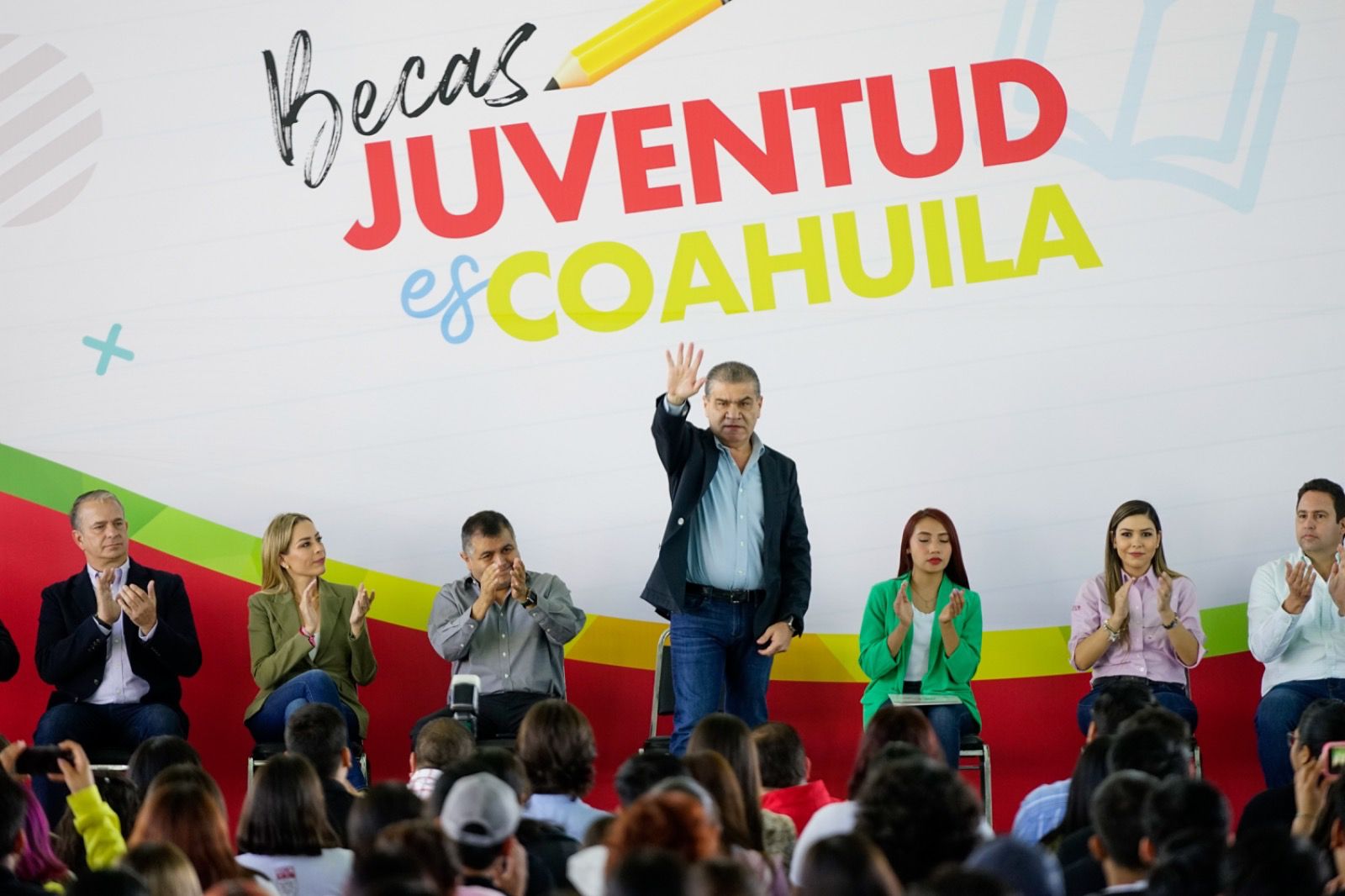 Entrega MARS becas universitarias “Juventud-es Coahuila”