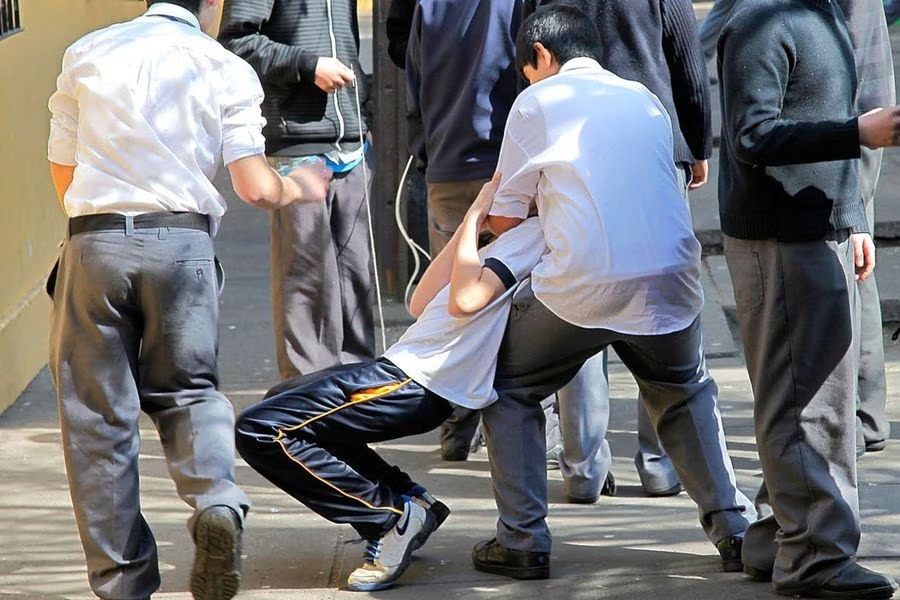 Violencia entre adolescentes, cómo prevenir y denunciar el acoso escolar