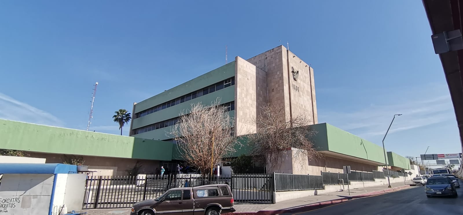 Denuncian negligencia en el IMSS; mujer falleció tras perforación de pulmón con catéter