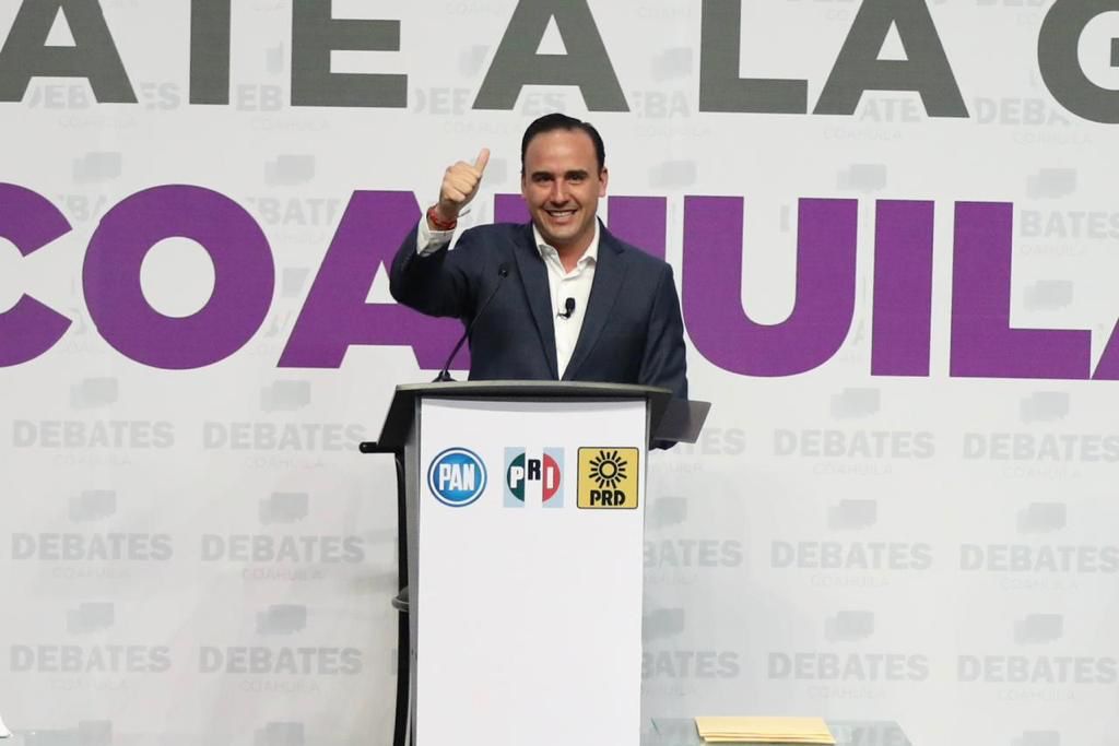 Gana Manolo debate con propuestas
