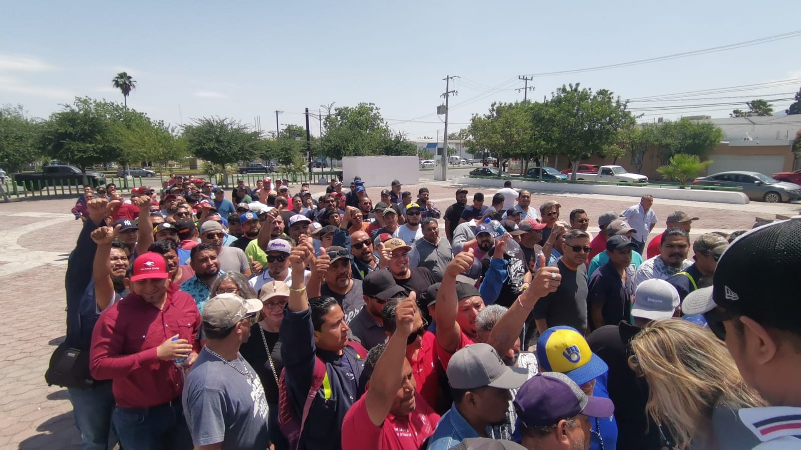 Protestan de nueva cuenta trabajadores de AHMSA