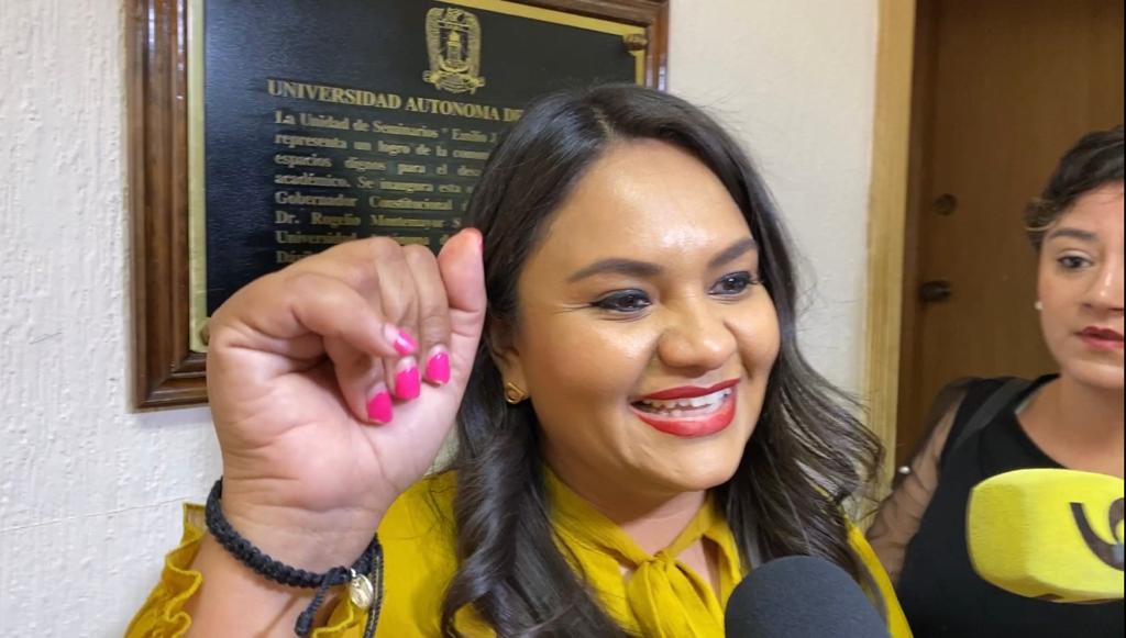 Enmudece directora de la FCA