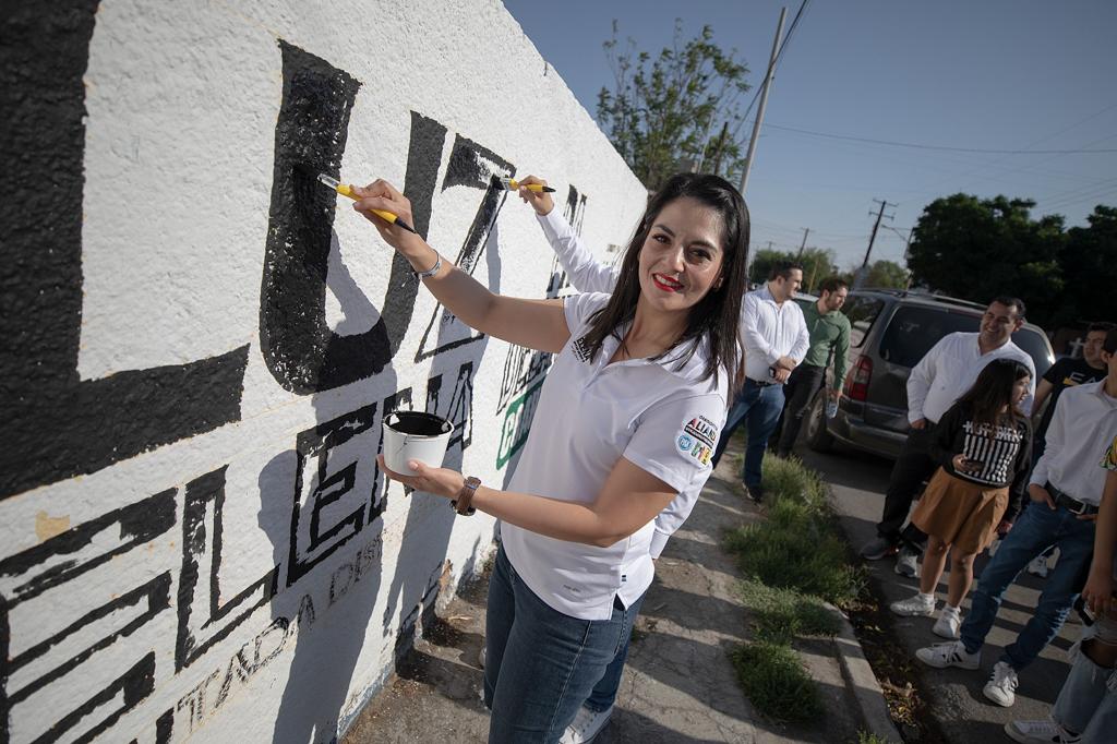 Manolo sabe gobernar y yo sé legislar: Luz Elena
