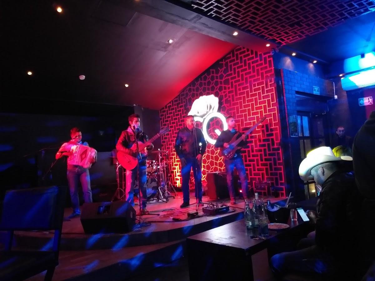 Arrastra lista de quejas bar que viola ley con espectáculos prohibidos