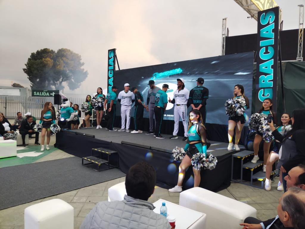 Presenta Saraperos nuevos uniformes