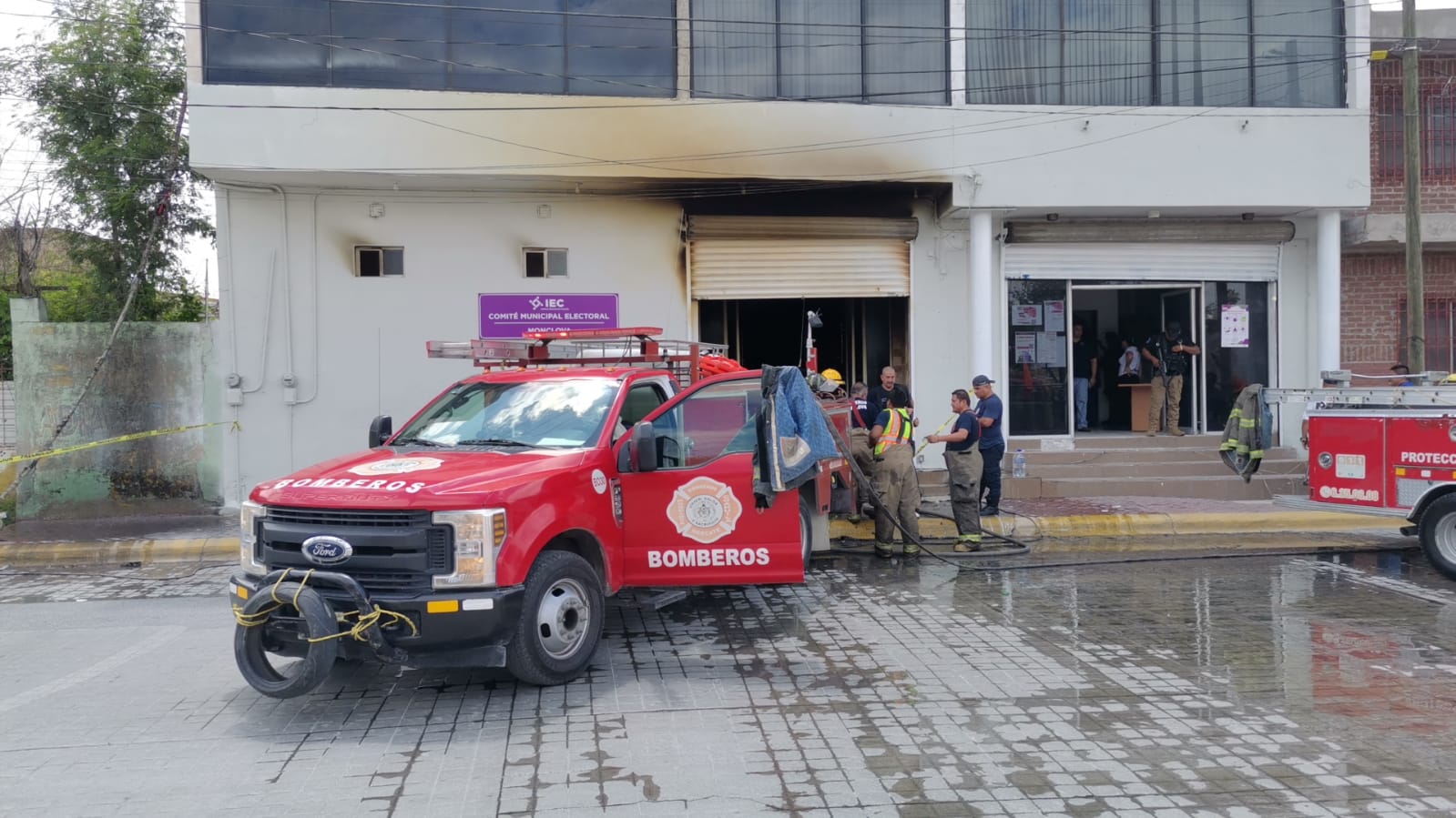 Se queman oficinas del IEC en Monclova; boletas a salvo